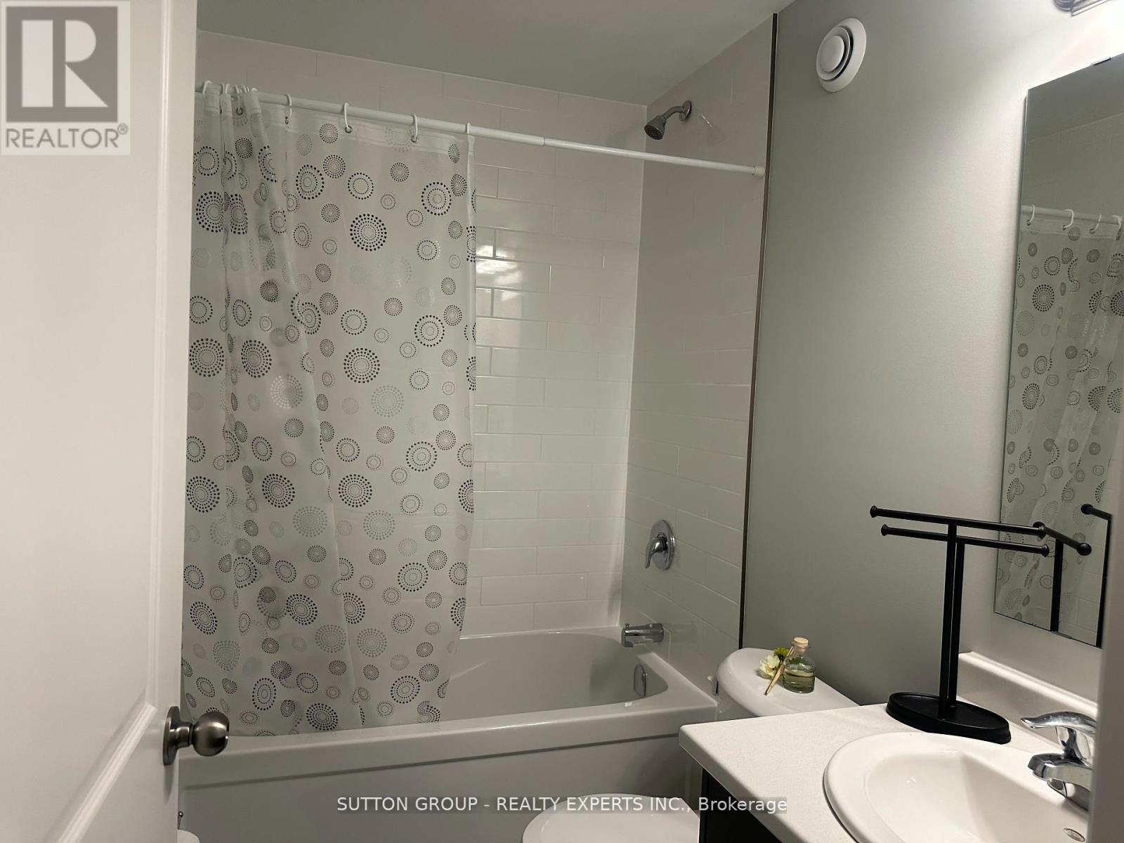 14 - 10 South Creek Drive, Kitchener, Ontario  N2R 0T9 - Photo 5 - X12793694