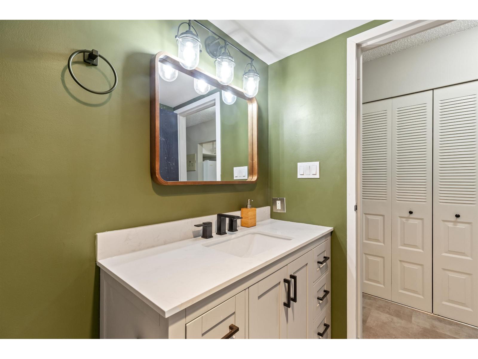 217 33400 Bourquin Place, Abbotsford, British Columbia  V2S 5G3 - Photo 6 - R3089625