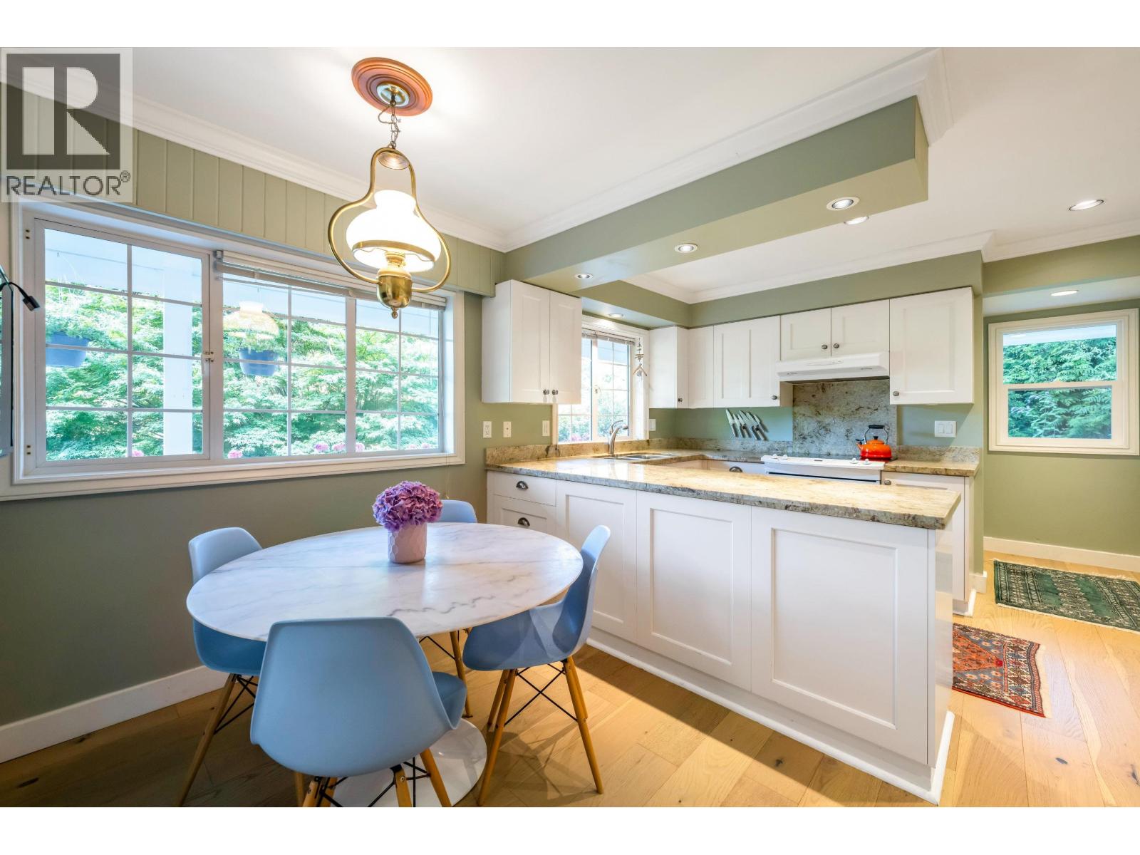 5560 Greenleaf Road, West Vancouver, British Columbia  V7W 1N6 - Photo 12 - R3090229