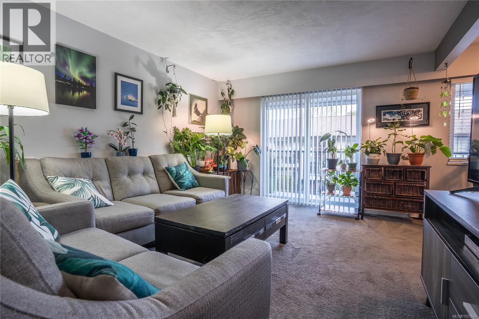 352 Burnside Rd W, Saanich, British Columbia