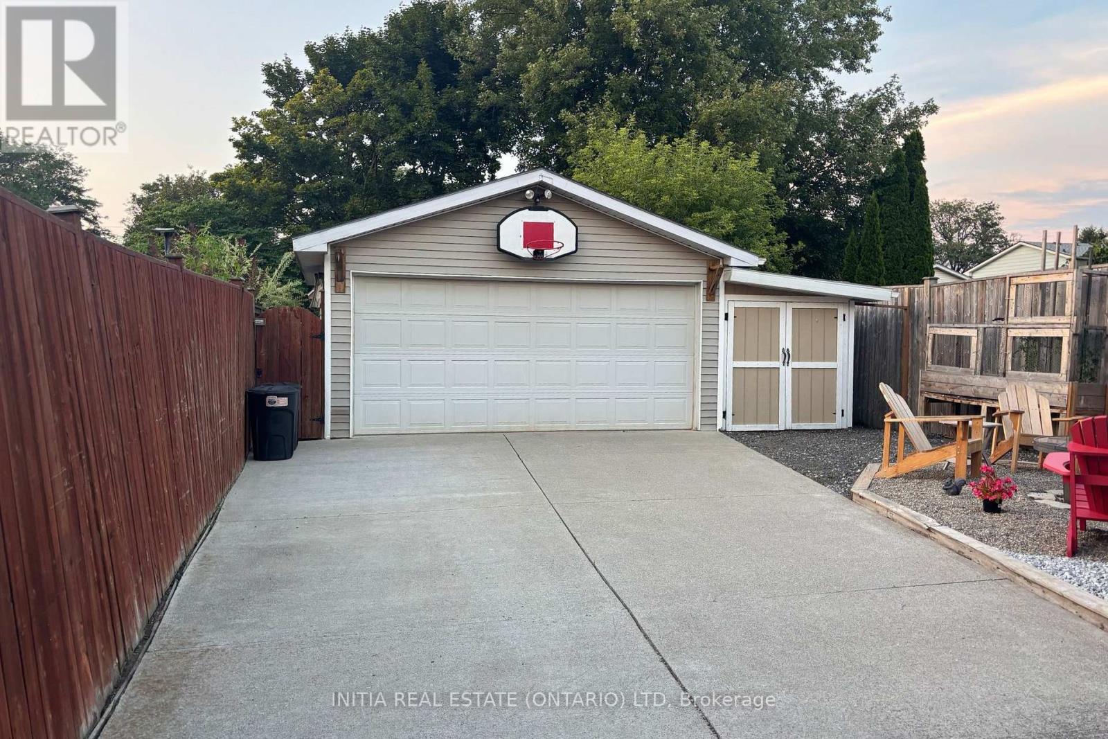 862 Assiniboine Crescent, Sarnia, Ontario  N7T 7C5 - Photo 2 - X12793838