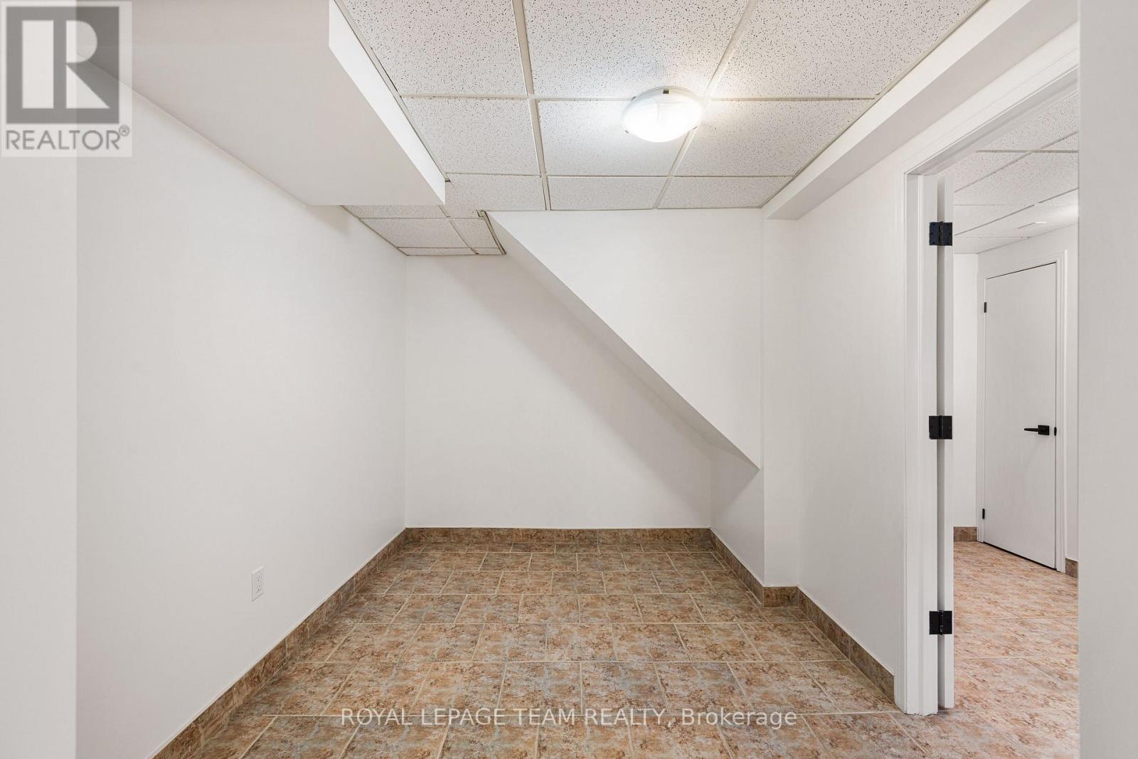 8 Homestead Street, Ottawa, Ontario  K2E 7N8 - Photo 40 - X12793870