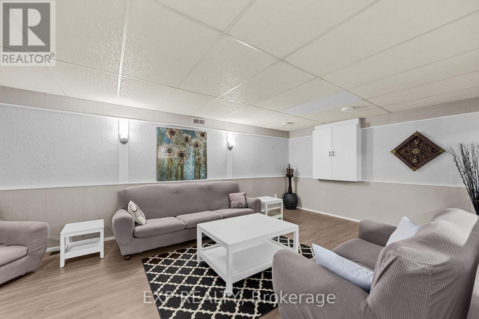 Photo 26 of 42 for 111 Roundhill Court