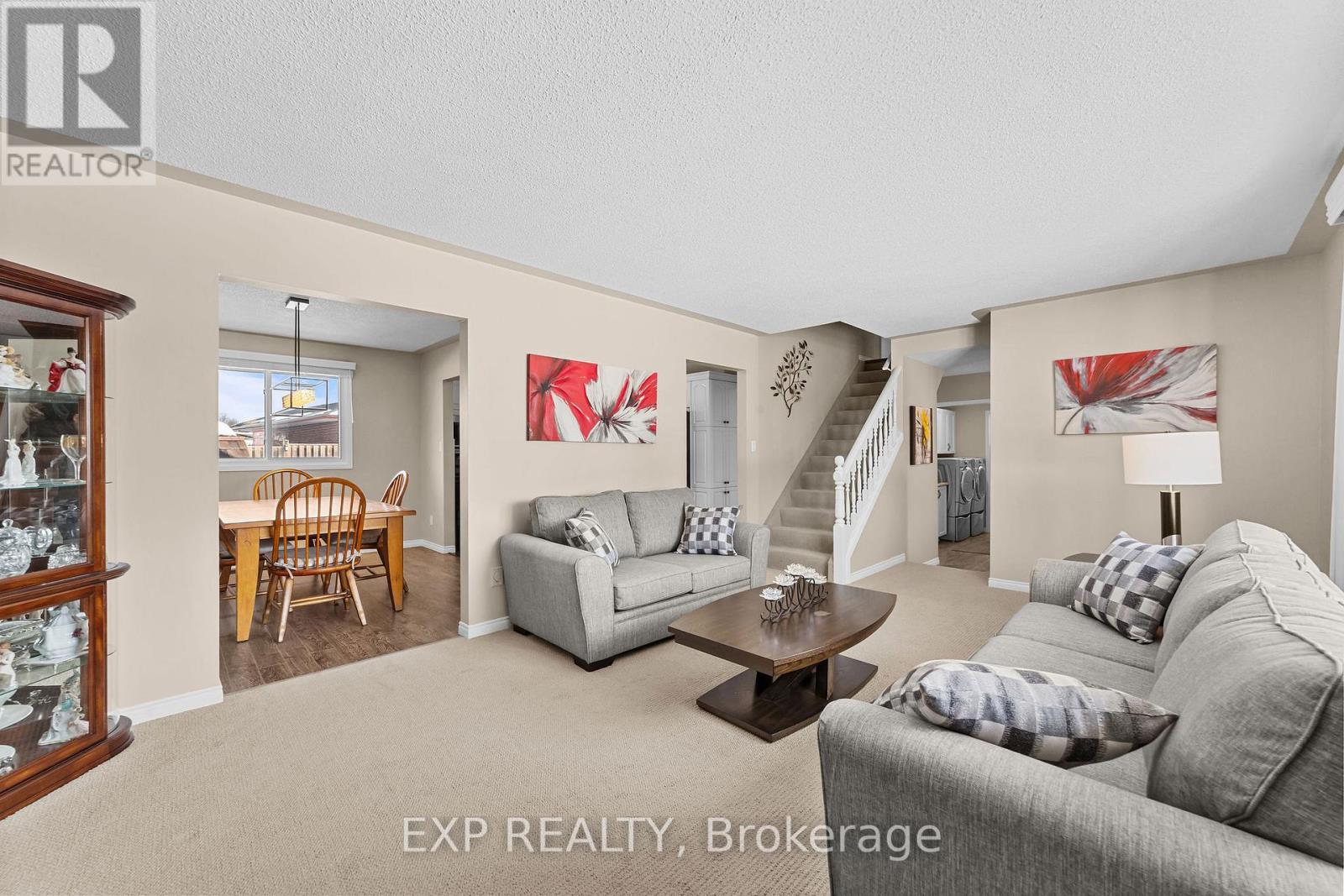 Photo 5 of 42 for 111 Roundhill Court