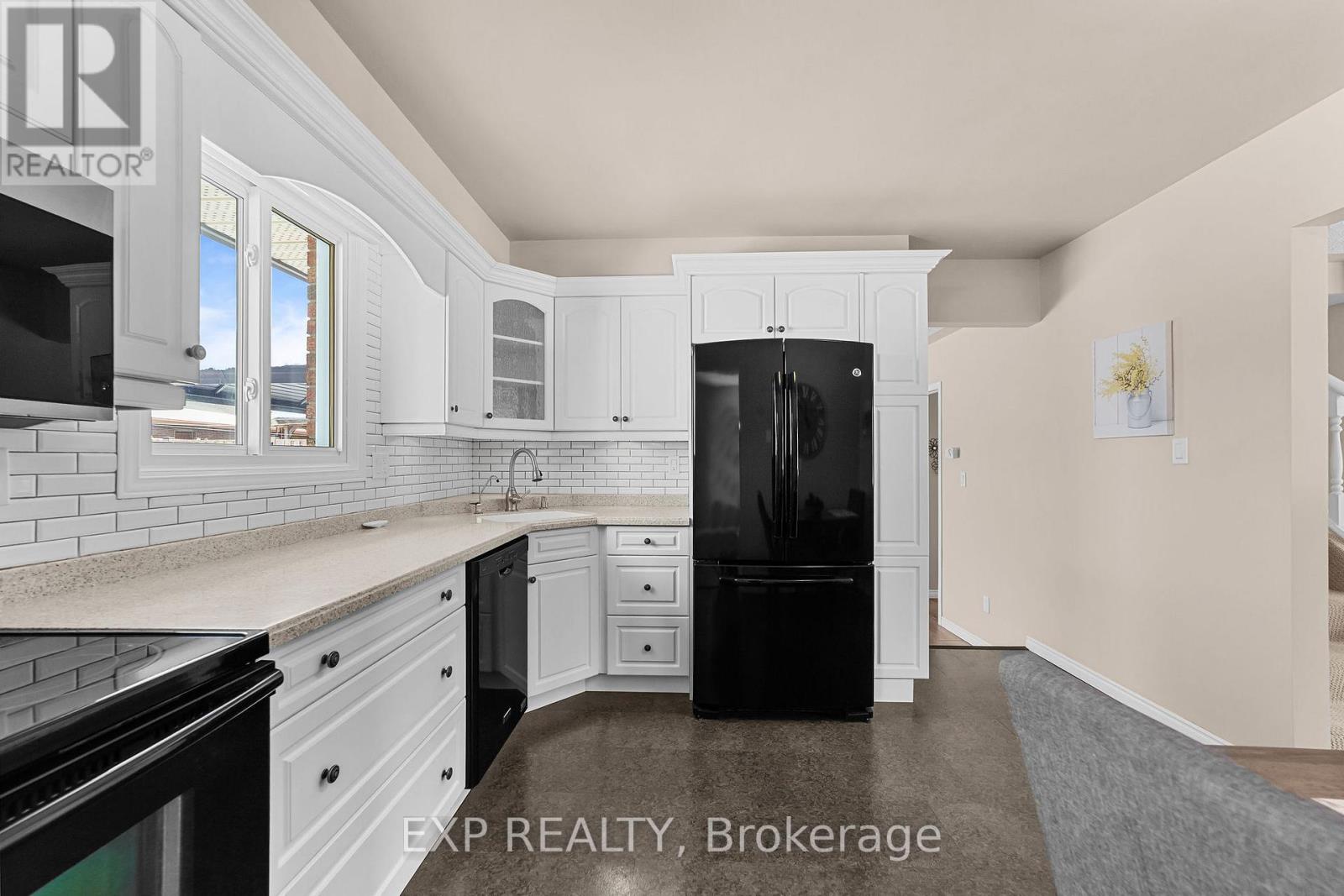 111 Roundhill Court, London South (South T), Ontario  N5Z 4N3 - Photo 10 - X12793006