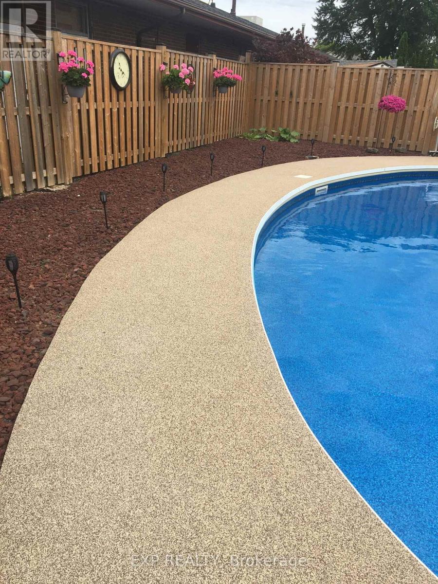 111 Roundhill Court, London South (South T), Ontario  N5Z 4N3 - Photo 35 - X12793006