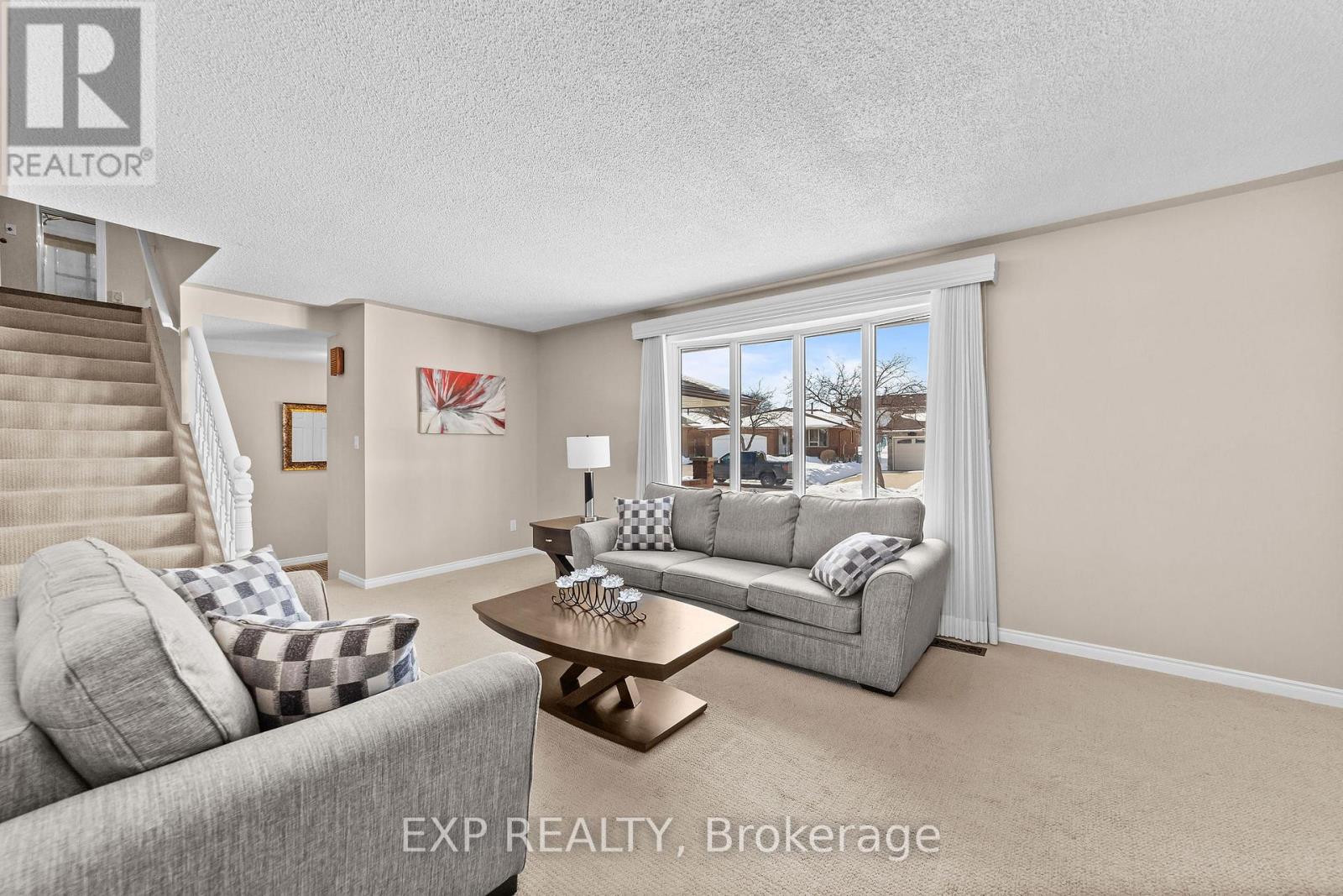 111 Roundhill Court, London South (South T), Ontario  N5Z 4N3 - Photo 6 - X12793006