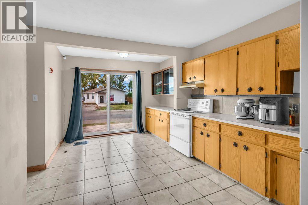 131 2 Avenue N, Vulcan, Alberta  T0L 2B0 - Photo 6 - A2263457