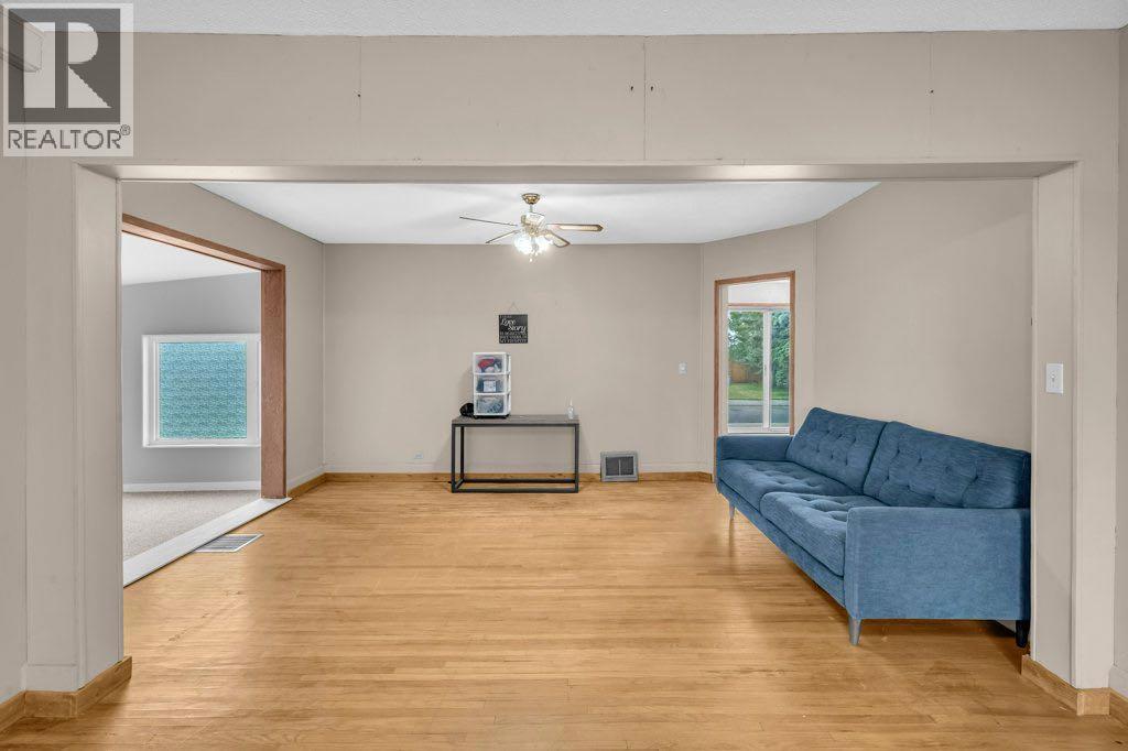 131 2 Avenue N, Vulcan, Alberta  T0L 2B0 - Photo 5 - A2263457