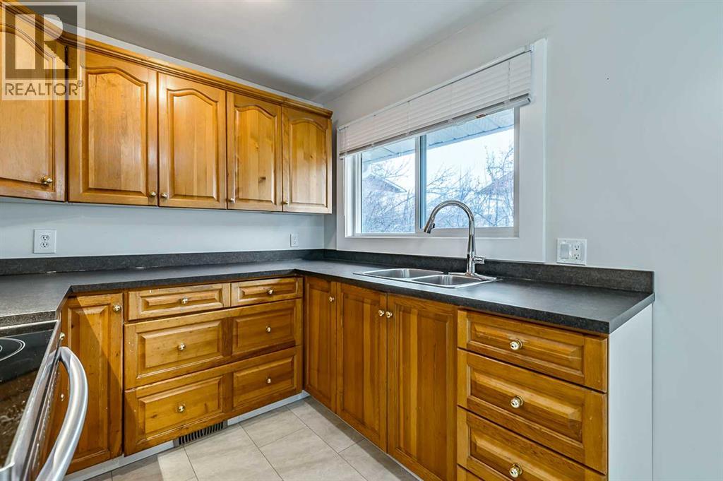 30 Crescent Road E, Okotoks, Alberta  T1S 1G4 - Photo 12 - A2271455