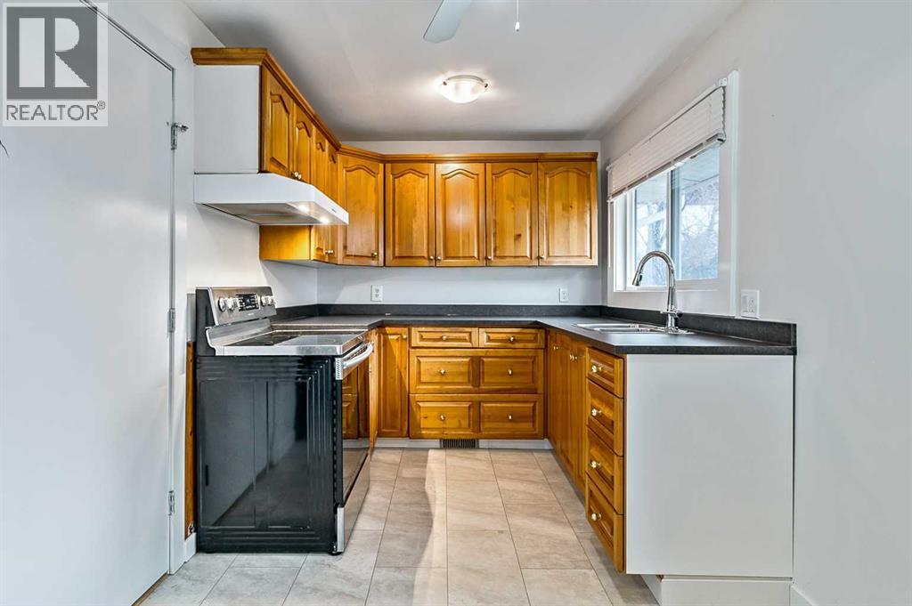 30 Crescent Road E, Okotoks, Alberta  T1S 1G4 - Photo 11 - A2271455