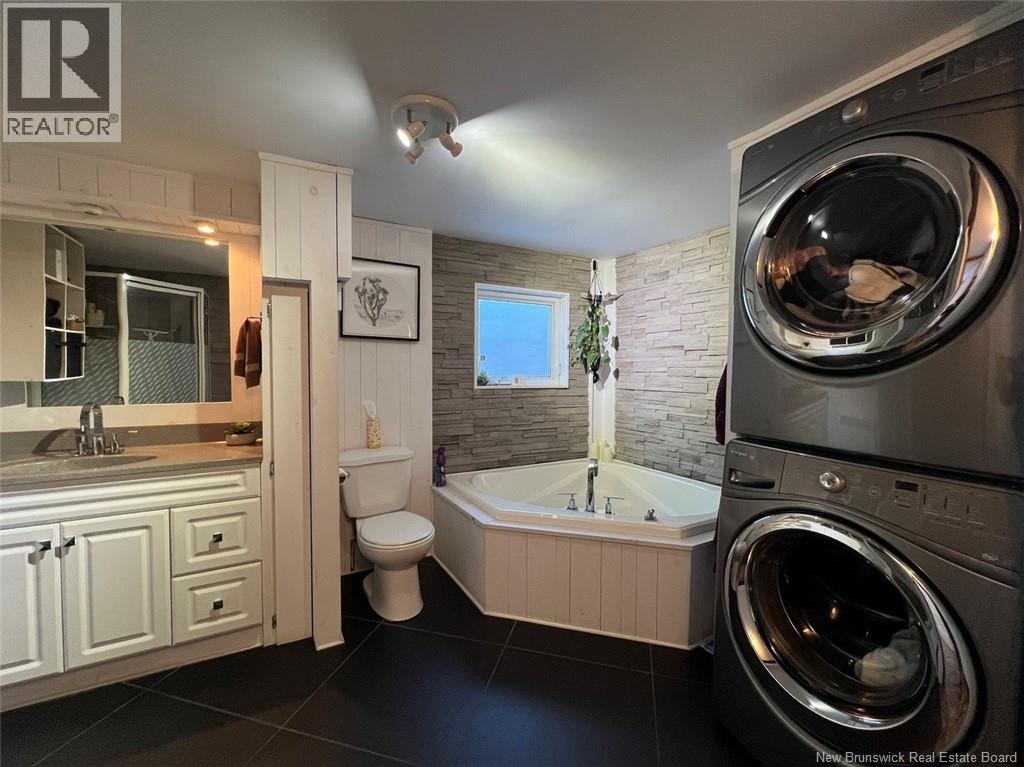 986 Du Poitou Street, Edmundston, New Brunswick  E3V 4J1 - Photo 15 - NB133668