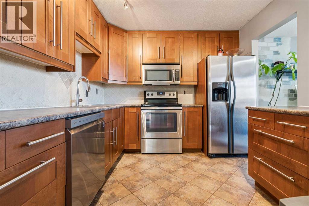 70 Midridge Gardens Se, Calgary, Alberta  T2X 1C3 - Photo 1 - A2282145