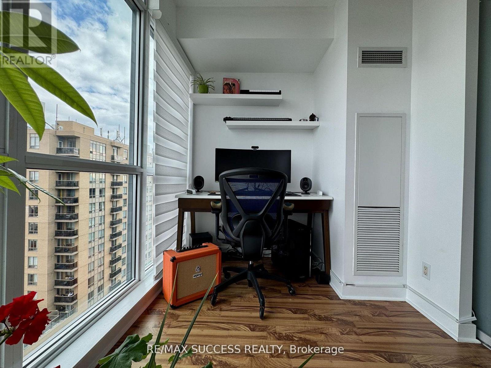 1605 - 1171 Queen Street W, Toronto, Ontario  M6J 0A5 - Photo 3 - C12793808