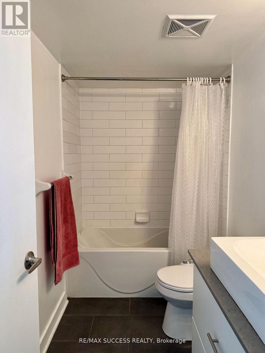 1605 - 1171 Queen Street W, Toronto, Ontario  M6J 0A5 - Photo 7 - C12793808