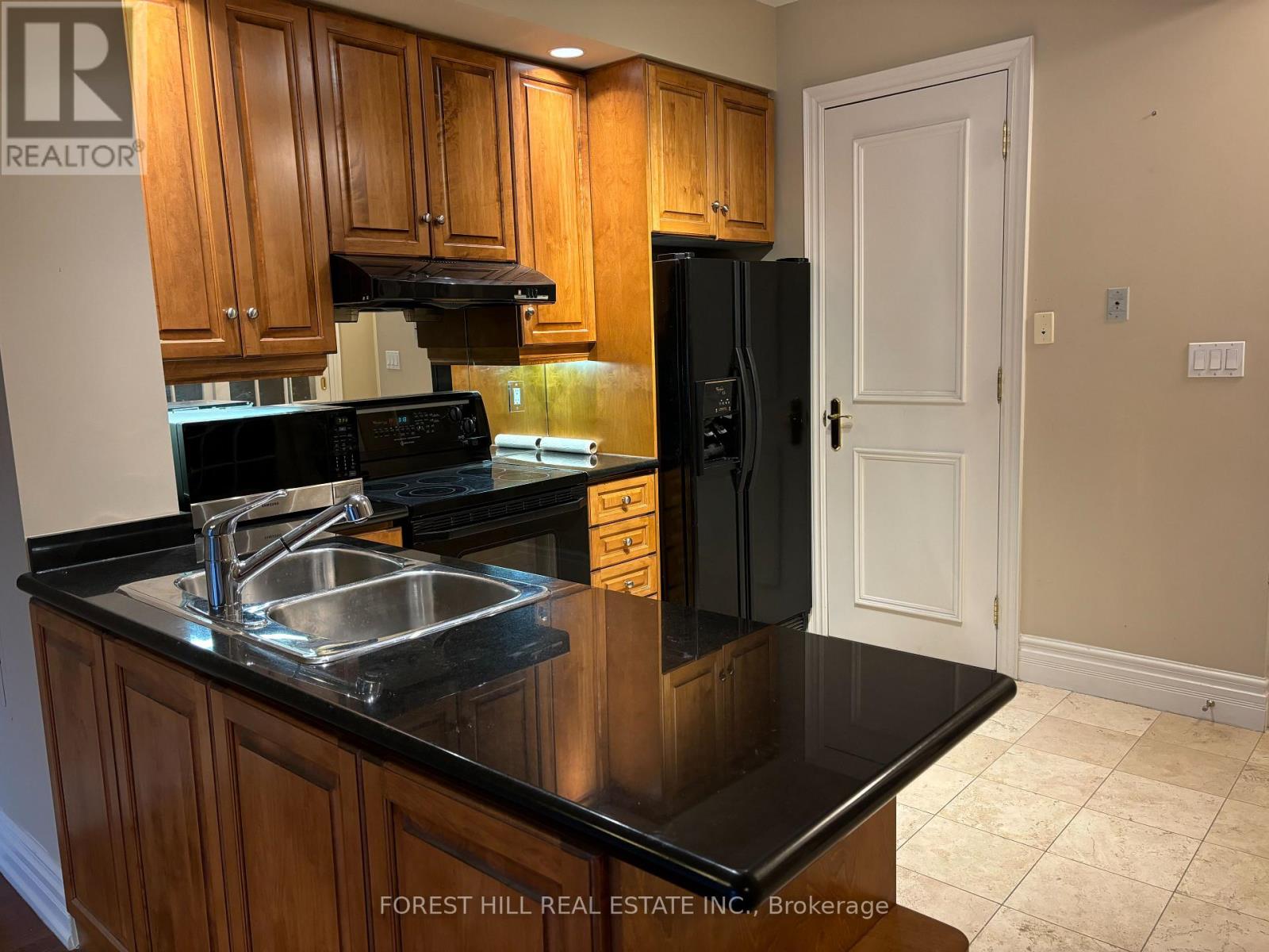 214 - 10 Old York Mills Road, Toronto, Ontario  M2P 2G4 - Photo 6 - C12793828