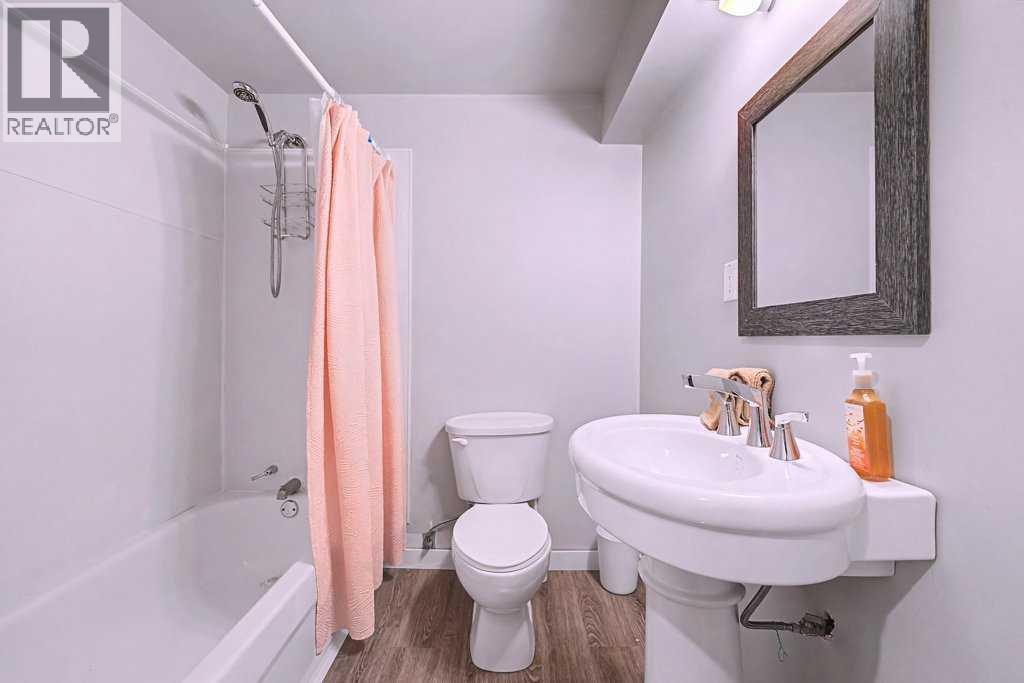 154 New Brighton Lane Se, Calgary, Alberta  T2E 0E2 - Photo 37 - A2284696