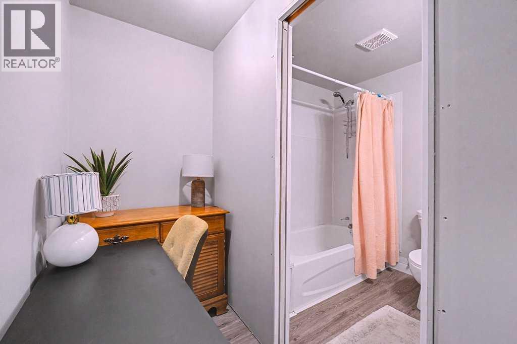 154 New Brighton Lane Se, Calgary, Alberta  T2E 0E2 - Photo 36 - A2284696