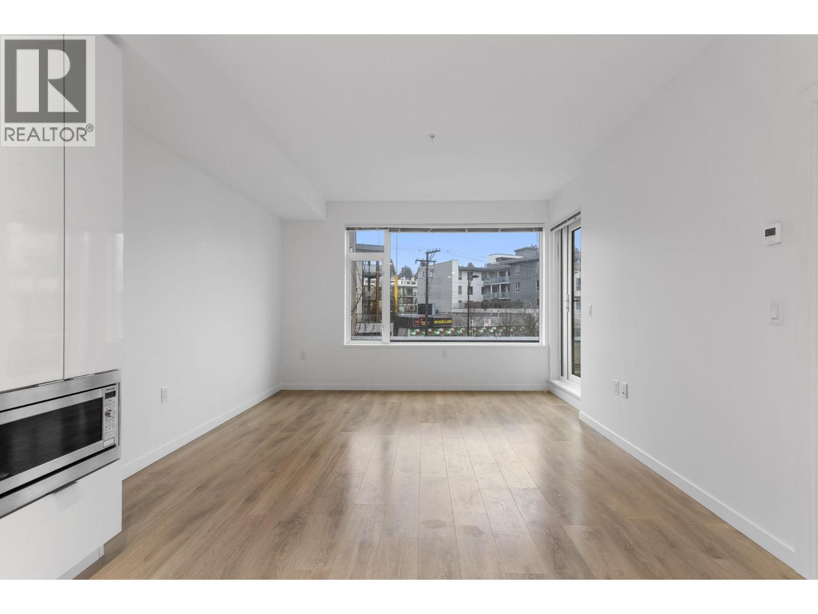 201 725 Marine Drive, North Vancouver, British Columbia  V7M 0G2 - Photo 5 - R3089783