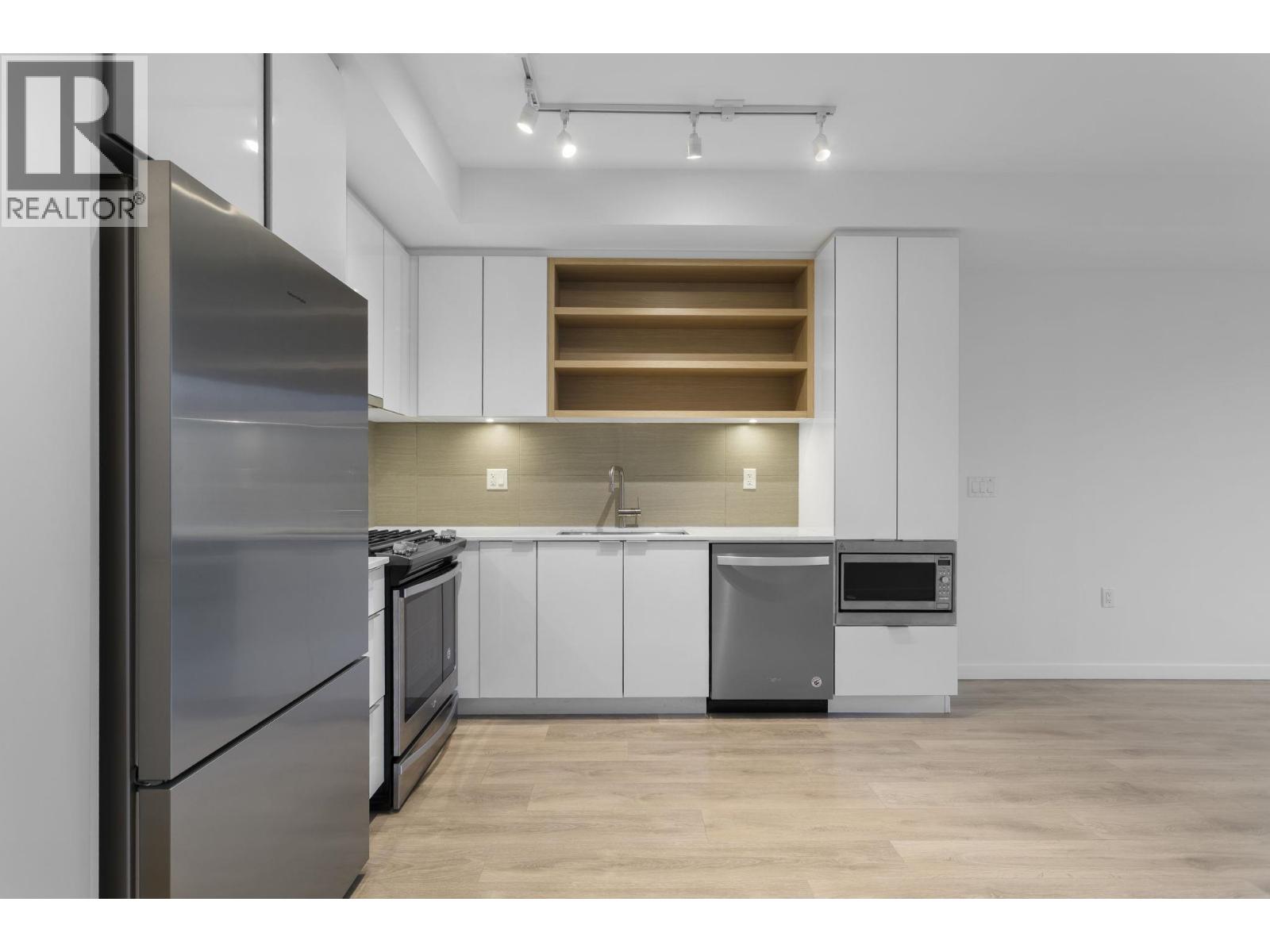 201 725 Marine Drive, North Vancouver, British Columbia  V7M 0G2 - Photo 11 - R3089783