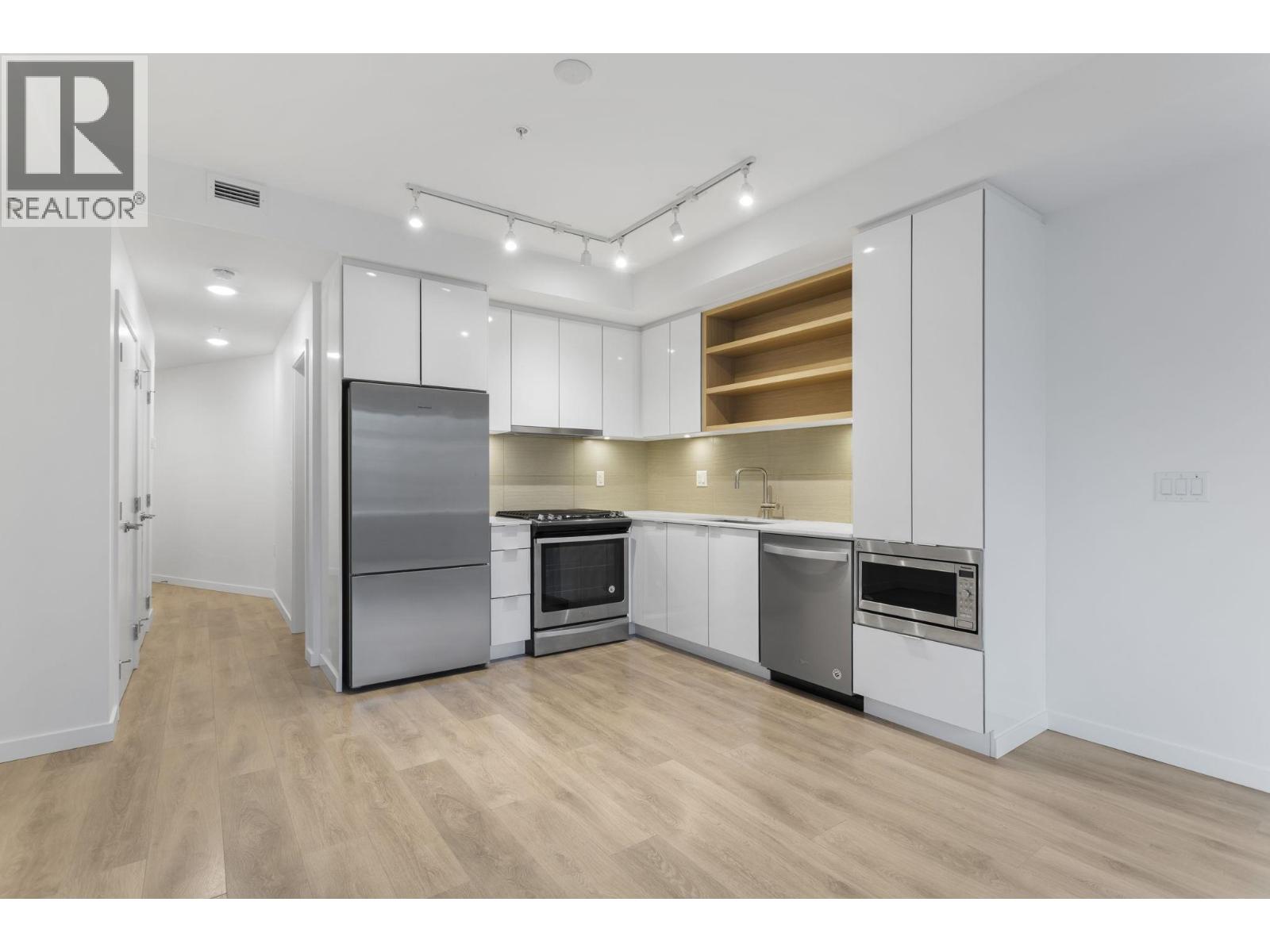 201 725 Marine Drive, North Vancouver, British Columbia  V7M 0G2 - Photo 10 - R3089783