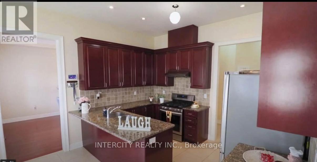 33 Kelways Circle, Brampton, Ontario  L6T 0A4 - Photo 7 - W12721180