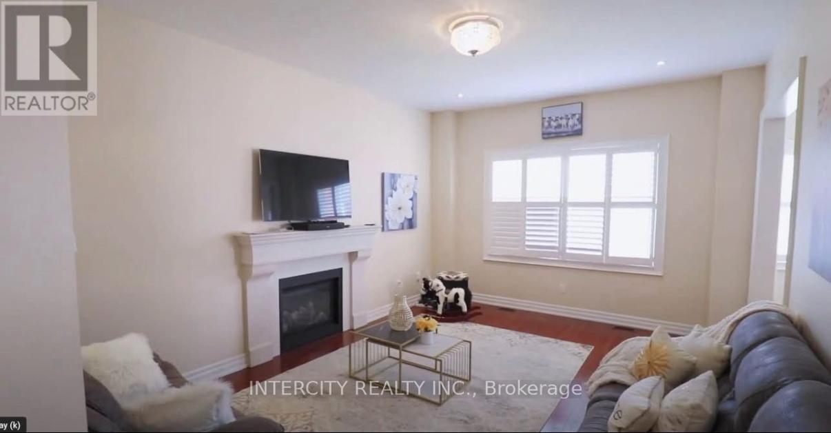 33 Kelways Circle, Brampton, Ontario  L6T 0A4 - Photo 5 - W12721180