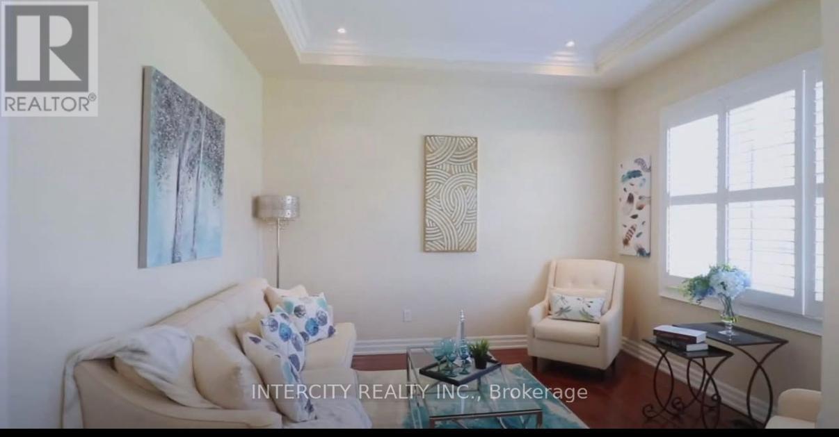 33 Kelways Circle, Brampton, Ontario  L6T 0A4 - Photo 4 - W12721180