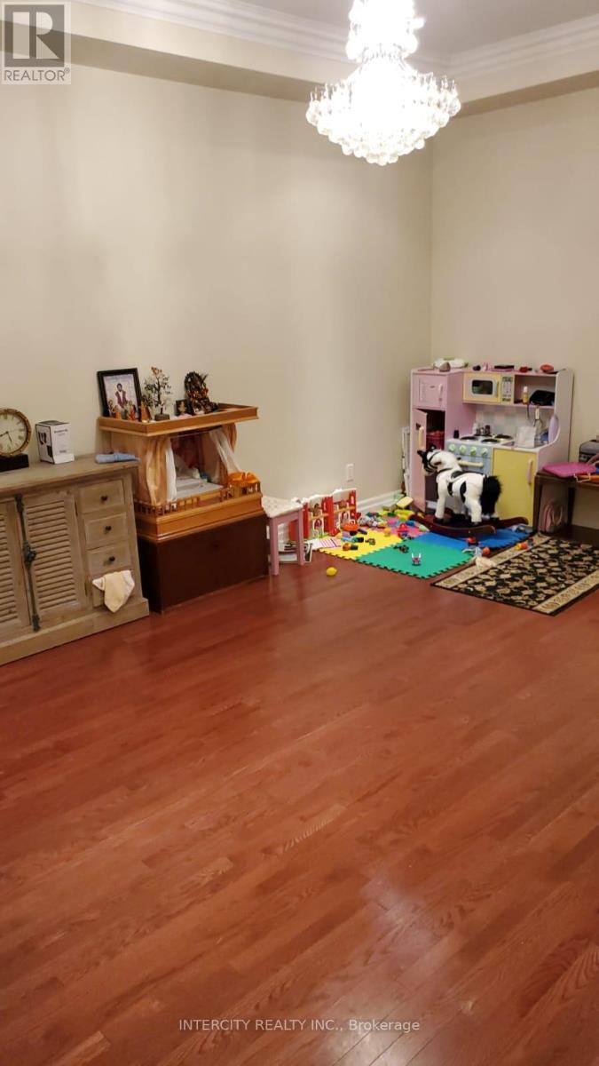 33 Kelways Circle, Brampton, Ontario  L6T 0A4 - Photo 9 - W12721180