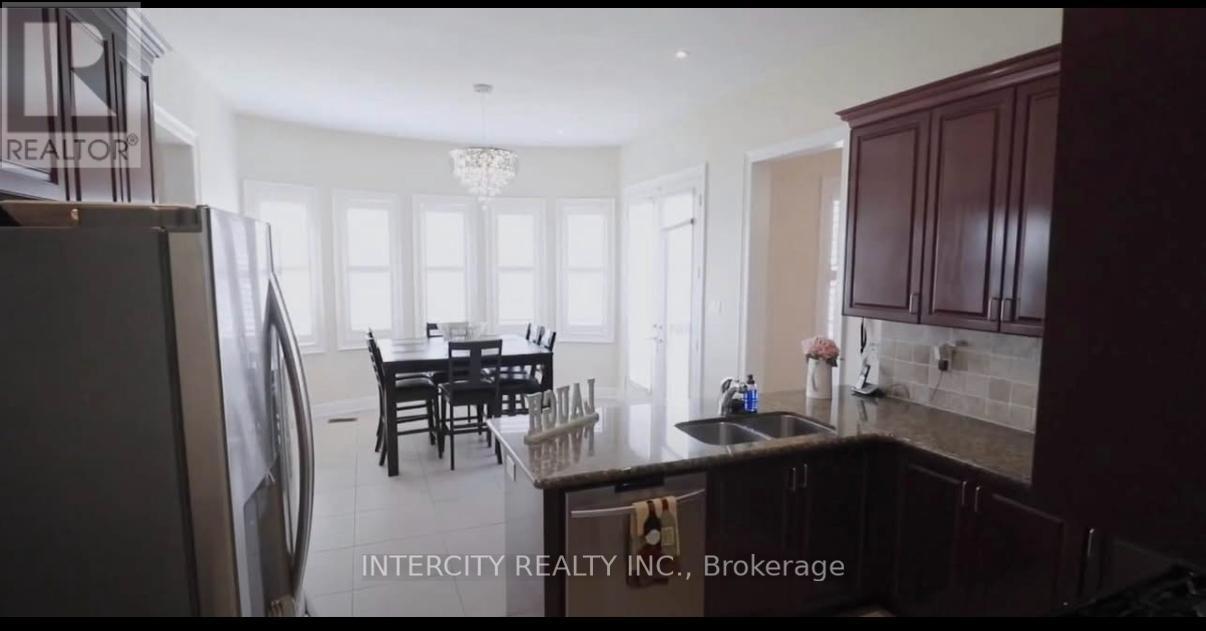 33 Kelways Circle, Brampton, Ontario  L6T 0A4 - Photo 8 - W12721180