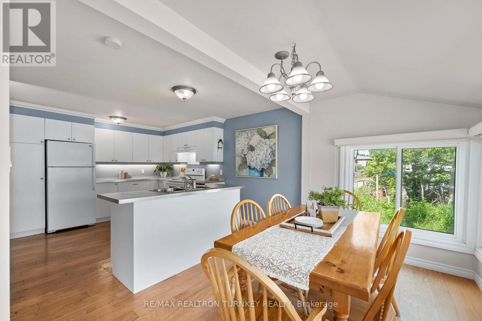 15 North Water Street, Kawartha Lakes, Ontario  K0M 1K0 - Photo 9 - X12663922