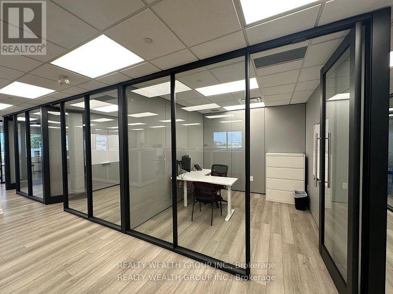 Unit 302 - 1135 Stellar Drive, Newmarket, Ontario  L3Y 7B8 - Photo 3 - N12793774