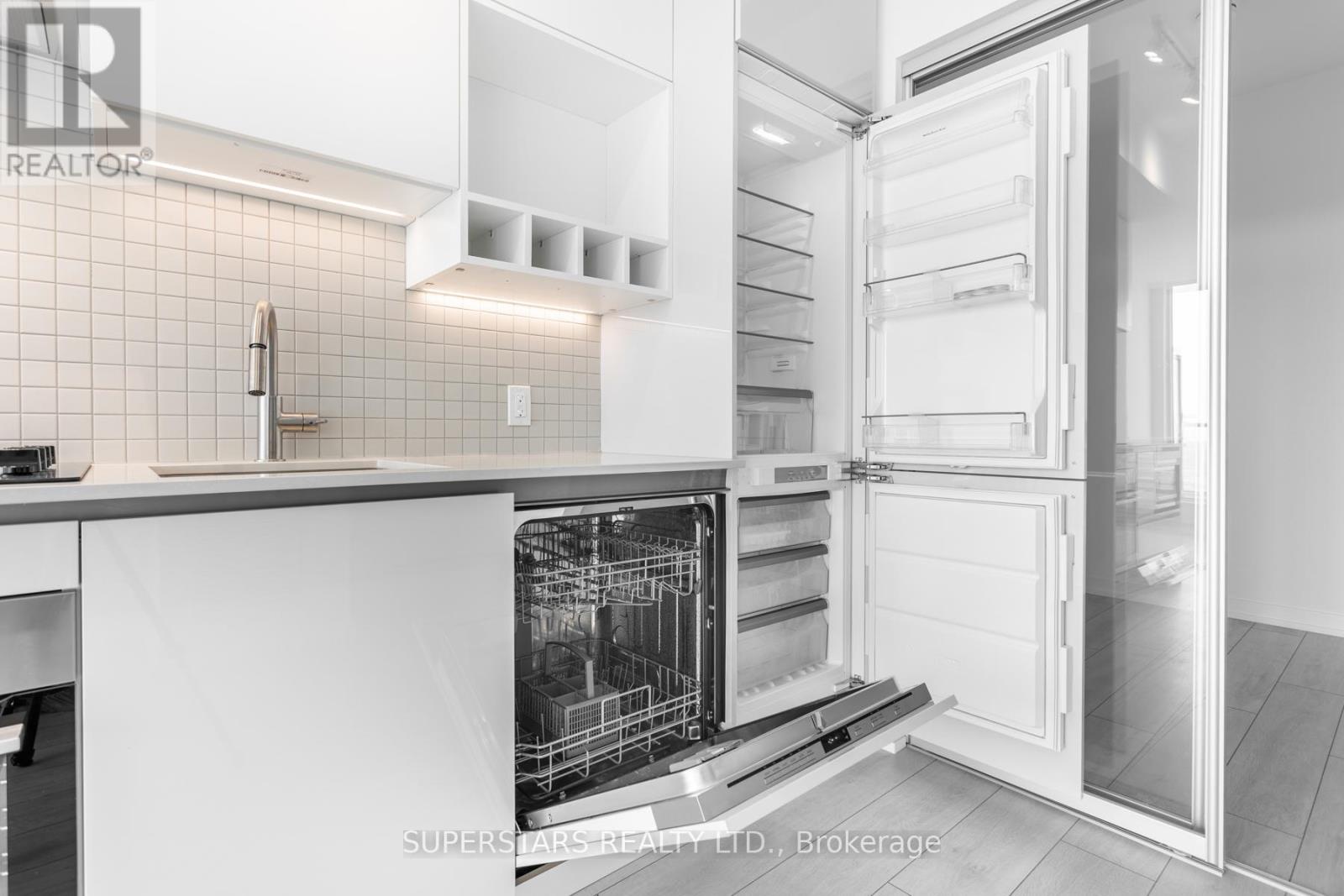 4505 - 5 Buttermill Avenue, Vaughan, Ontario L4K 0J5 - Photo 10 - N12793862