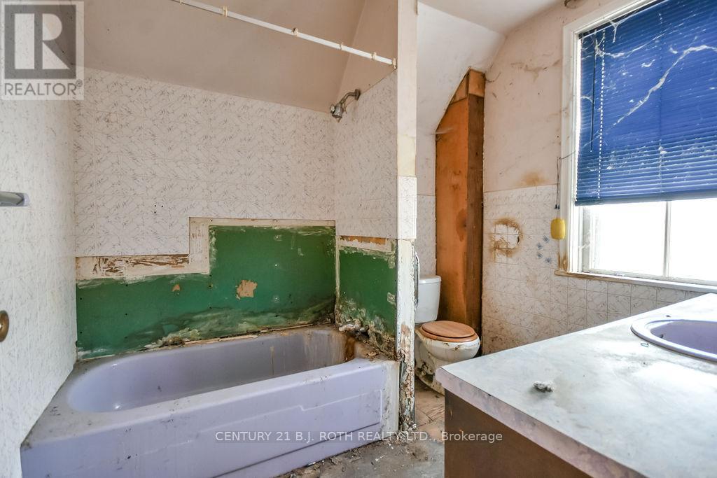 2448 Town Line, Oro-Medonte, Ontario  L0K 1E0 - Photo 28 - S12793826