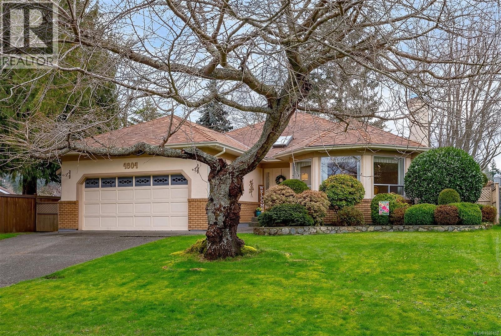 4604 Sunnymead Way, Saanich, British Columbia