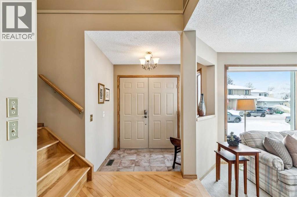75 Shawnee Crescent, Calgary, Alberta  T2Y 1W4 - Photo 2 - A2276077