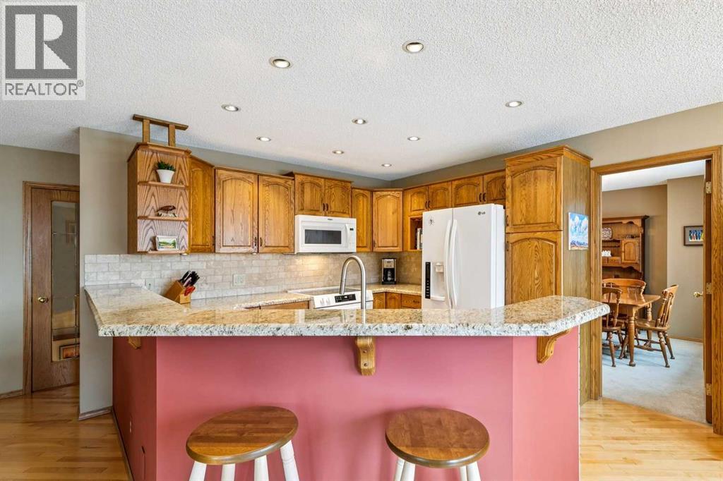 75 Shawnee Crescent, Calgary, Alberta  T2Y 1W4 - Photo 14 - A2276077