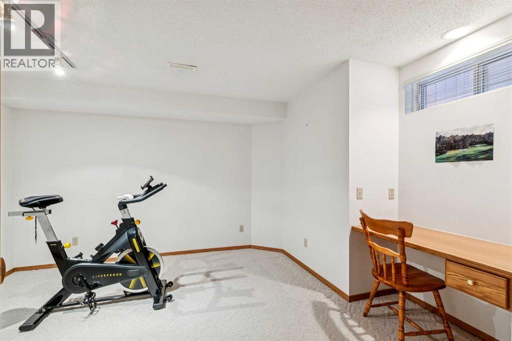75 Shawnee Crescent, Calgary, Alberta  T2Y 1W4 - Photo 35 - A2276077