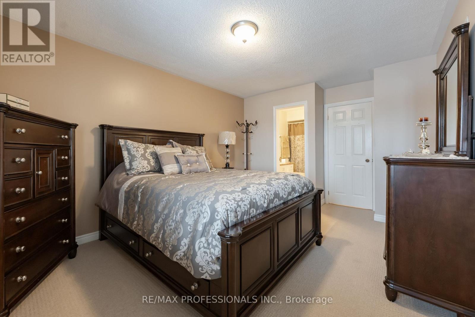 99 Desert Sand Drive, Brampton, Ontario  L6R 1V7 - Photo 21 - W12793776