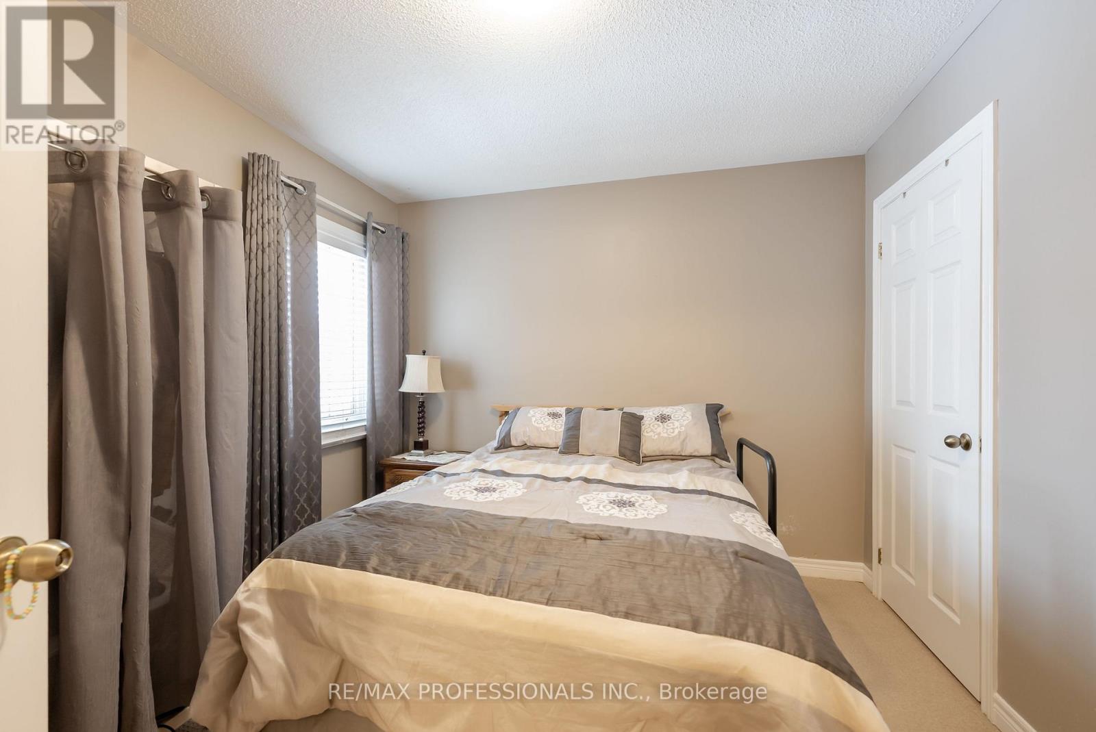 99 Desert Sand Drive, Brampton, Ontario  L6R 1V7 - Photo 25 - W12793776