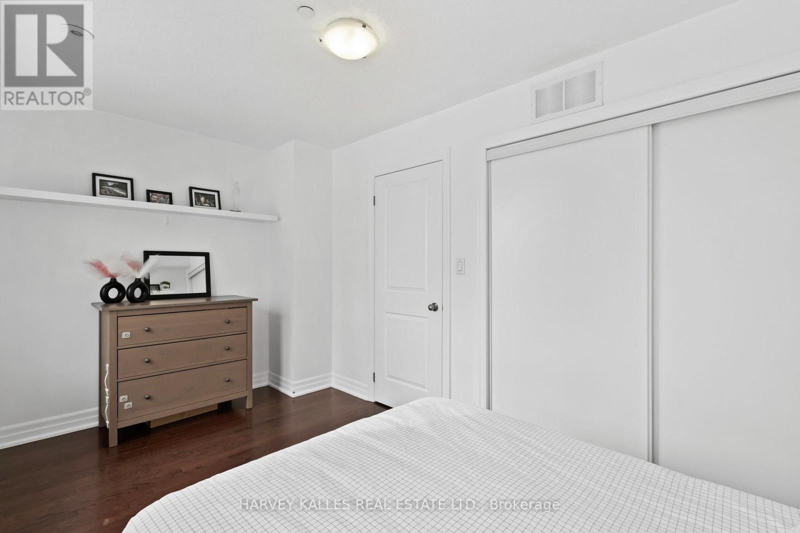 17 Peelar Mews, Toronto, Ontario  M8Y 0B1 - Photo 32 - W12793820