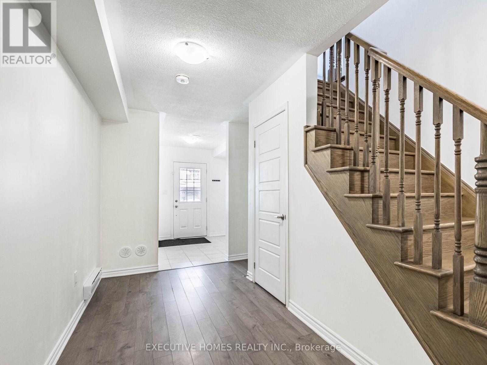 108 Frost Court, Milton, Ontario  L9E 1G4 - Photo 8 - W12793830