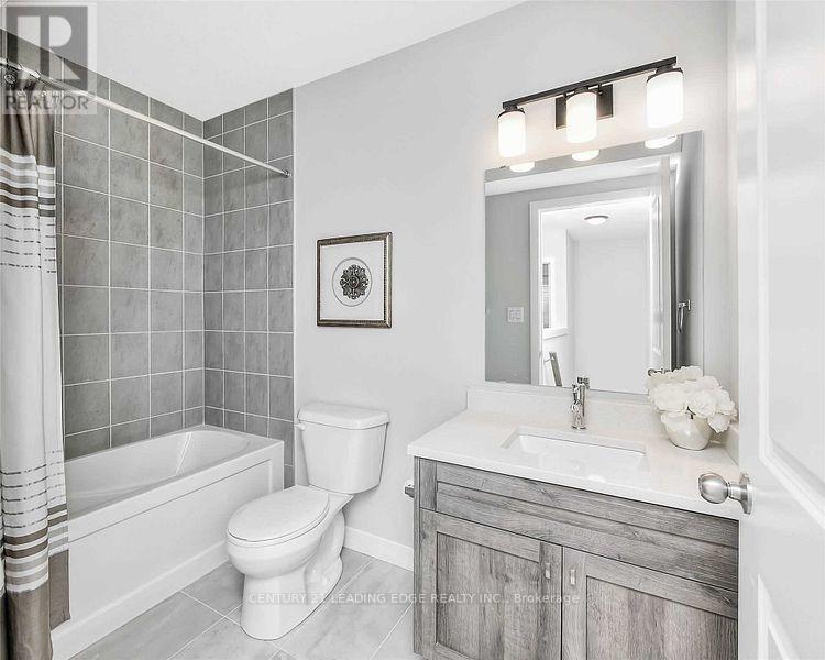 8b - 160 Rochefort Street, Kitchener, Ontario  N2R 1V5 - Photo 11 - X12793834