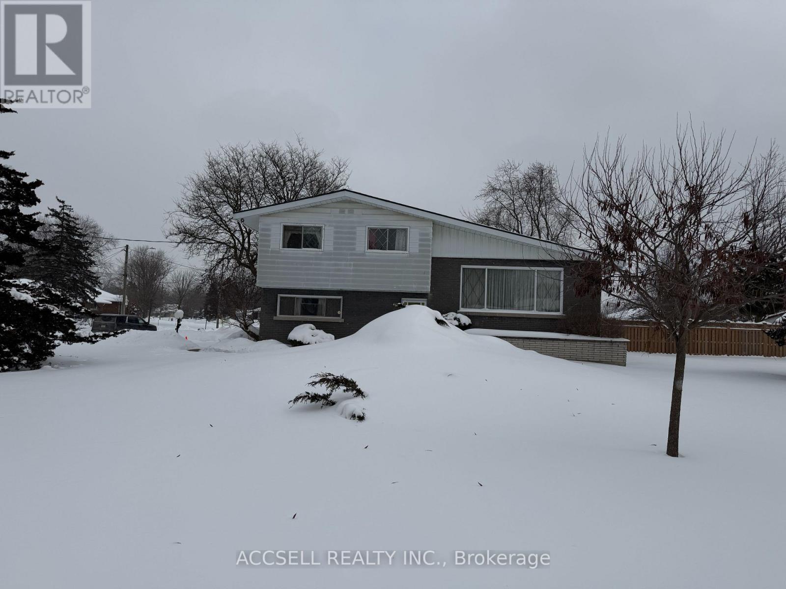 774 St Albans Crescent, Woodstock, Ontario  N4S 7E6 - Photo 2 - X12793842