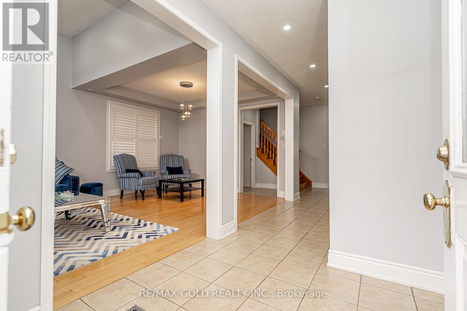 7 Bettey Road, Brampton (Vales Of Castlemore), Ontario  L6P 1S9 - Photo 5 - W12783344