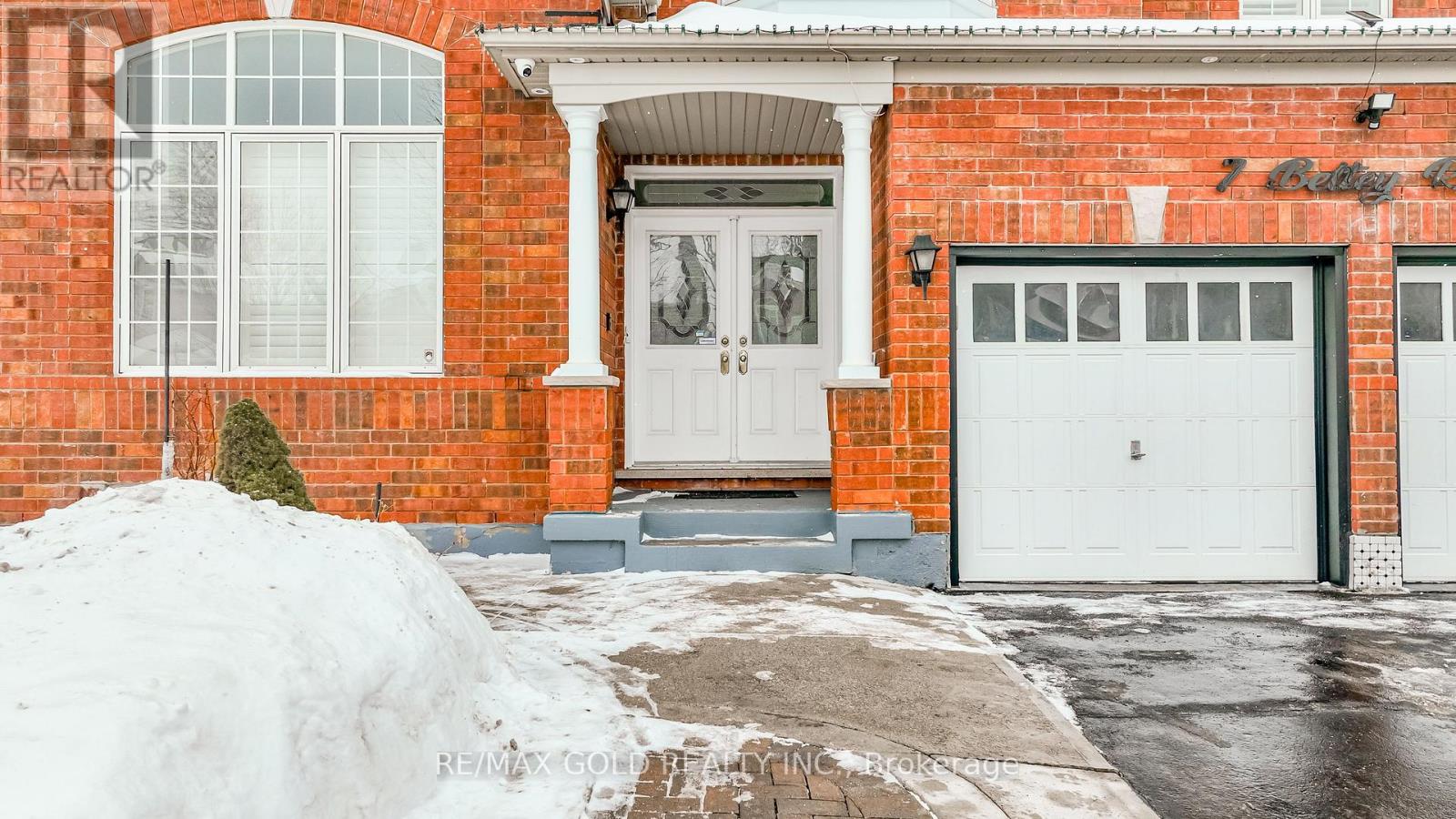 7 Bettey Road, Brampton (Vales Of Castlemore), Ontario  L6P 1S9 - Photo 4 - W12783344