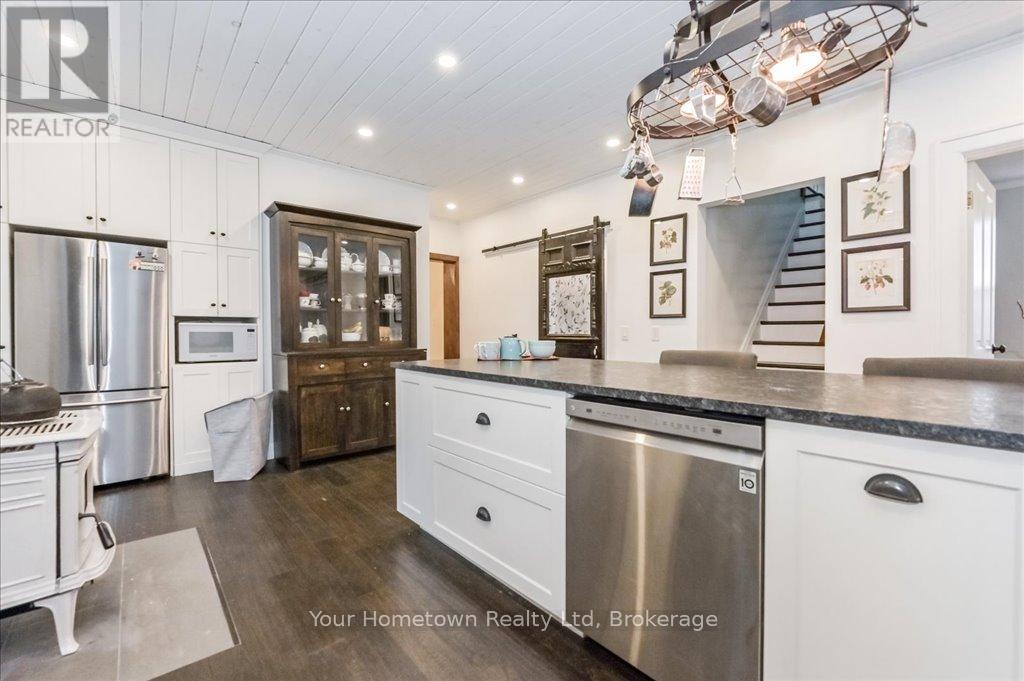 6933 Wellington 7 Road, Centre Wellington, Ontario  N0B 1A0 - Photo 17 - X12793994