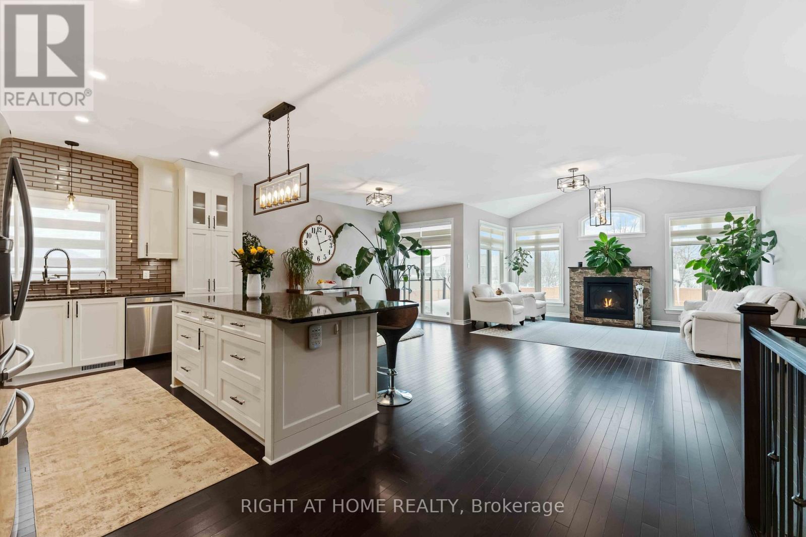 248 Maygrass Way, Ottawa, Ontario  K2S 2K9 - Photo 4 - X12793896