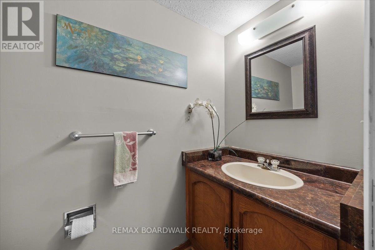 800 Fairwinds Terrace, Ottawa, Ontario  K1C 2X6 - Photo 33 - X12793934