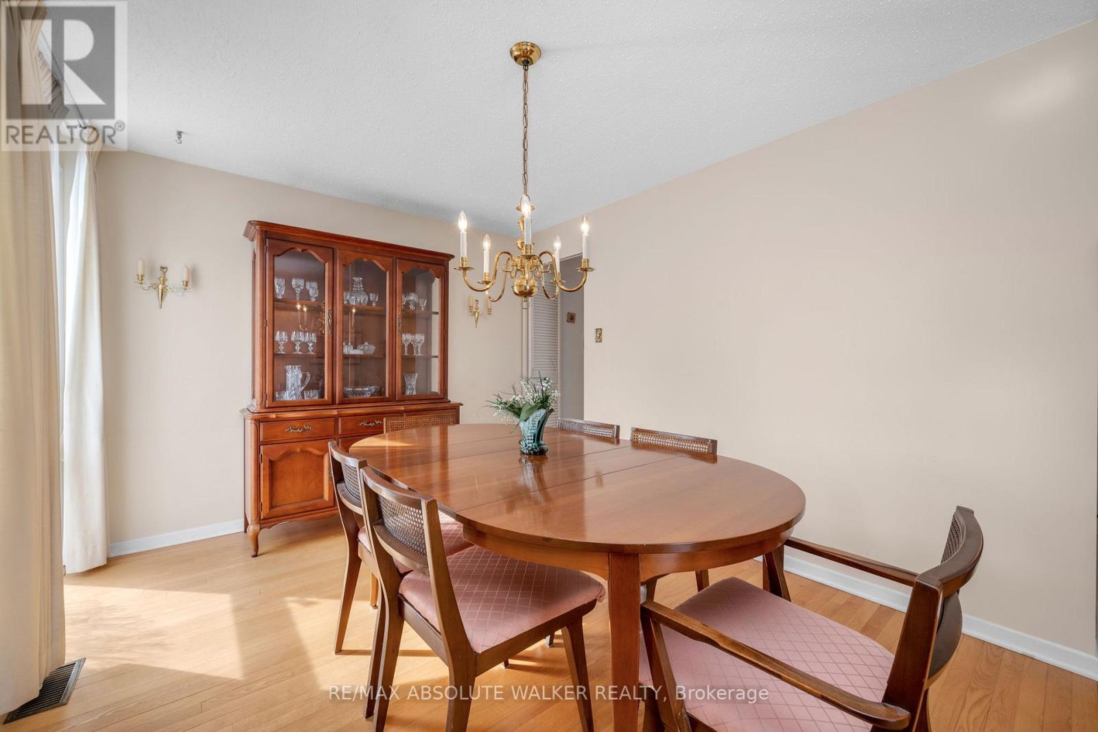 1851 Burfield Avenue, Ottawa, Ontario  K1J 6S9 - Photo 11 - X12793936